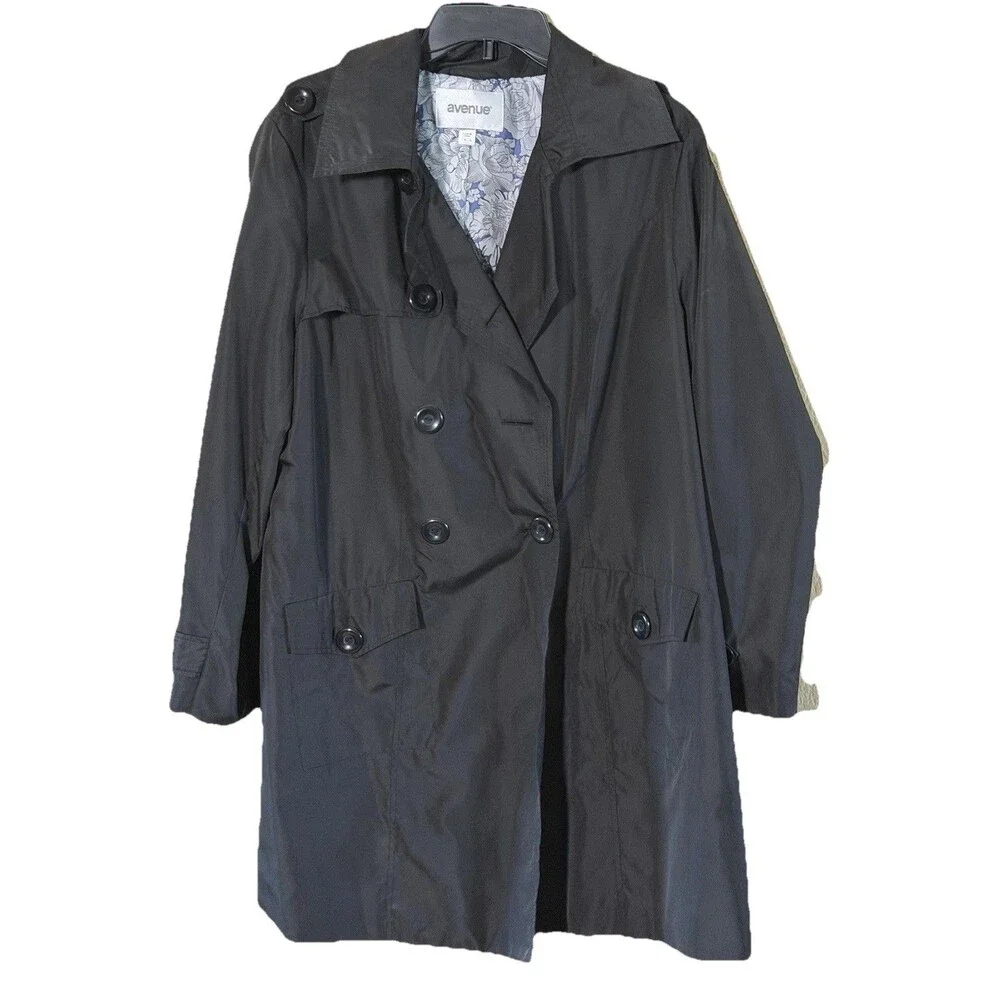 The Avenue Black, Women’s Trenchcoat Preowned. Lightweight Button Closure USED